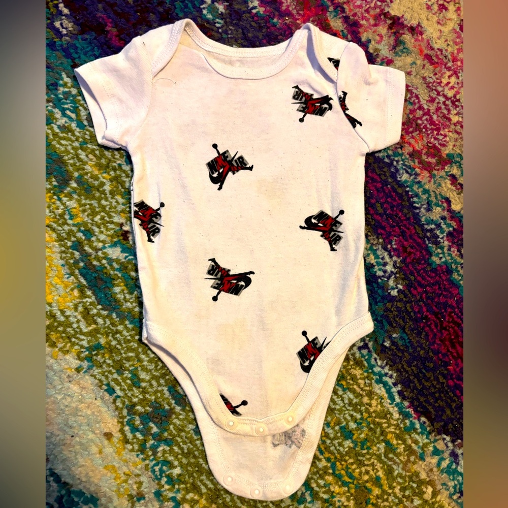 ⭐️5/$25 Nike Air Jordan Bodysuit